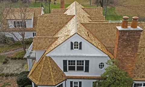 <strong>Choosing the Right Shake and Shingle Roofing Material for Your Canadian Home</strong>